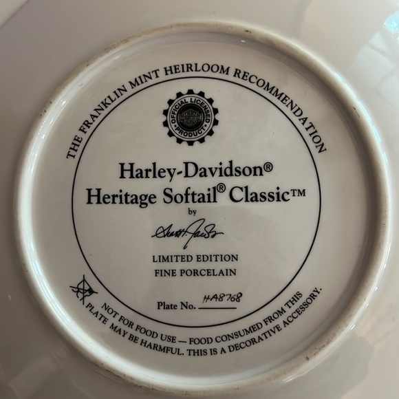 Harley Davidson Heritage Softail Classic 8 inch Limited Edition Plate - Picture 3 of 5